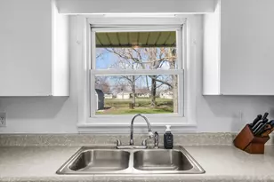 1105 Roselawn St, Paxton, IL 60957 - Photo 12