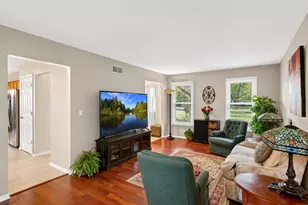 1814 Cambridge Dr, Saint Charles, IL 60174 - Photo 4