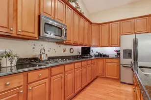 2805 Bond Cir, Naperville, IL 60563 - Photo 10