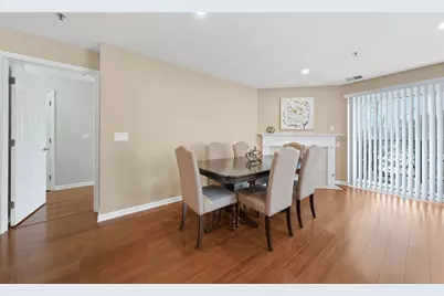 451 Town Place Circle #203, Buffalo Grove, IL 60089 - Photo 6