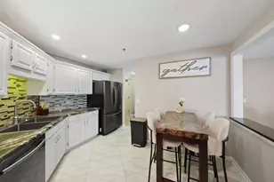 451 Town Pl Cir, Buffalo Grove, IL 60089 - Photo 8