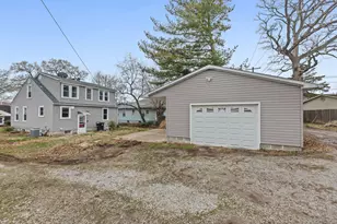 120 E Bennett St, Salem, IL 62881 - Photo 2