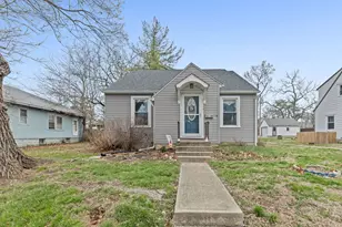 120 E Bennett St, Salem, IL 62881 - Photo 1