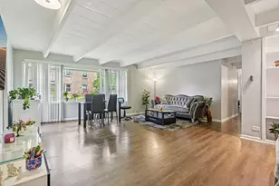 2142 W Rosemont Ave, Chicago, IL 60659 - Photo 2