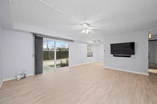 810 N River Rd, Mount Prospect, IL 60056 - Photo 2