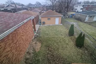 9319 S Calumet Ave, Chicago, IL 60619 - Photo 14