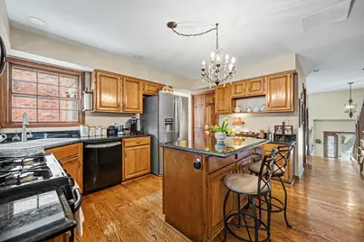 827 N Driveway, Glen Ellyn, IL 60137 - Photo 6