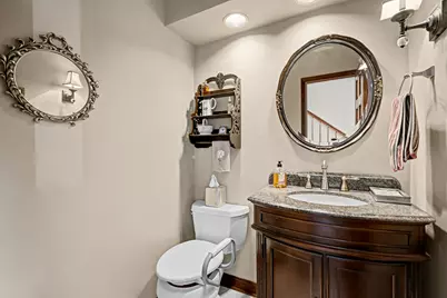 827 N Driveway, Glen Ellyn, IL 60137 - Photo 16