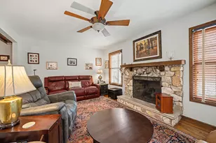 827 N Driveway, Glen Ellyn, IL 60137 - Photo 14