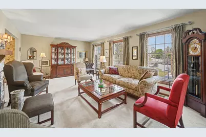 827 N Driveway, Glen Ellyn, IL 60137 - Photo 2