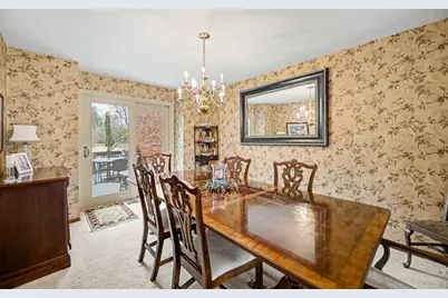 827 N Driveway, Glen Ellyn, IL 60137 - Photo 10