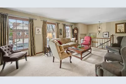 827 N Driveway, Glen Ellyn, IL 60137 - Photo 4