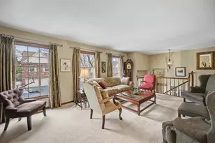 827 N Driveway, Glen Ellyn, IL 60137 - Photo 6