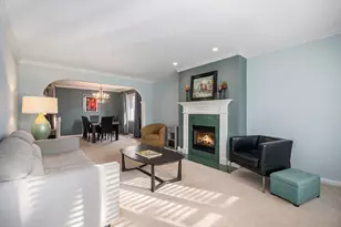 97 N Kenilworth Ave, Glen Ellyn, IL 60137 - Photo 2