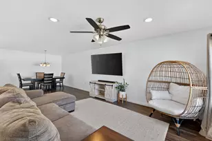 401 Concord Dr, Streamwood, IL 60107 - Photo 4