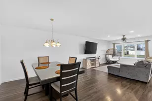 401 Concord Dr, Streamwood, IL 60107 - Photo 8