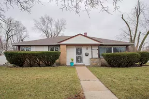 609 E Thacker St, Des Plaines, IL 60016 - Photo 2