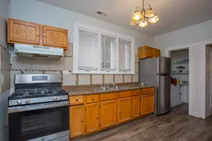 7637 S Phillips Ave, Chicago, IL 60649 - Photo 10