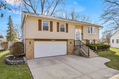 539 Ridge Place, Streamwood, IL 60107 - Photo 2