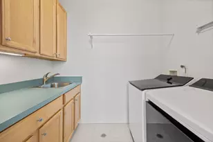 1915 W Henderson St, Chicago, IL 60657 - Photo 32