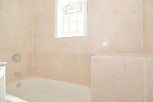 2230 W Iowa St, Chicago, IL 60622 - Photo 16