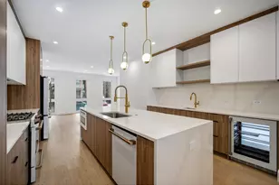 1124 W Addison St, Chicago, IL 60613 - Photo 8