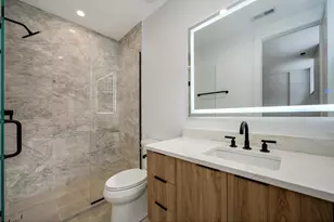 1124 W Addison St, Chicago, IL 60613 - Photo 14