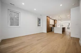 1124 W Addison St, Chicago, IL 60613 - Photo 4