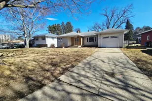 316 29th St, Rockford, IL 61108 - Photo 2