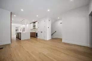 1124 W Addison St, Chicago, IL 60613 - Photo 10