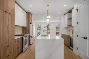 1124 W Addison St, Chicago, IL 60613 - Photo 22