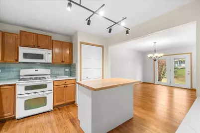 352 Normandie Drive, Sugar Grove, IL 60554 - Photo 8