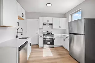 7520 N Seeley Ave, Chicago, IL 60645 - Photo 2