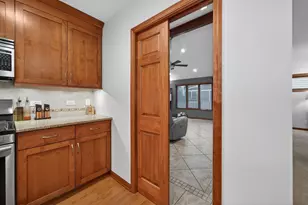 450 Hunter Dr, Carol Stream, IL 60188 - Photo 18