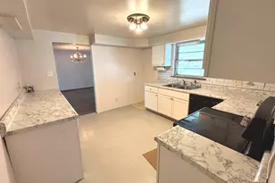 331 N Illinois Ave, Salem, IL 62881 - Photo 6