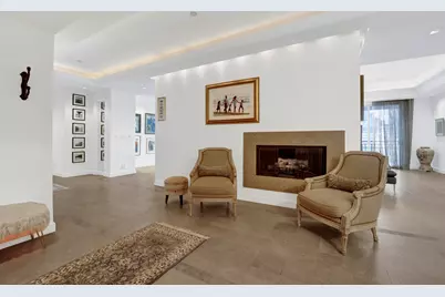 [Address not provided], Chicago, IL 60610 - Photo 2