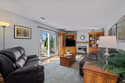 1060 Cliff View Lane, Carol Stream, IL 60188 - Photo 8