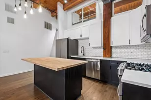 525 W Superior St, Chicago, IL 60654 - Photo 8