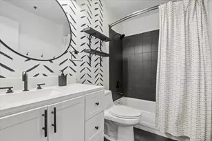 525 W Superior St, Chicago, IL 60654 - Photo 14