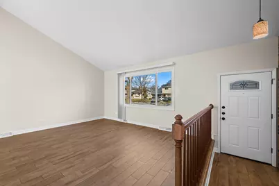 1917 E Pawnee Lane, Mount Prospect, IL 60056 - Photo 2