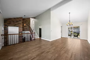 1917 E Pawnee Ln, Mount Prospect, IL 60056 - Photo 4