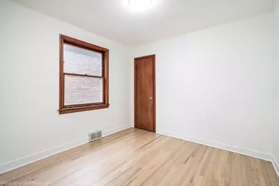 5944 W Foster Avenue, Chicago, IL 60630 - Photo 8