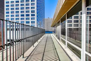 201 E Chestnut St, Chicago, IL 60611 - Photo 38
