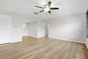 221 Davis Ln, Bolingbrook, IL 60440 - Photo 4