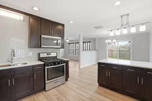 221 Davis Ln, Bolingbrook, IL 60440 - Photo 6