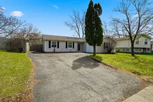 221 Davis Ln, Bolingbrook, IL 60440 - Photo 2