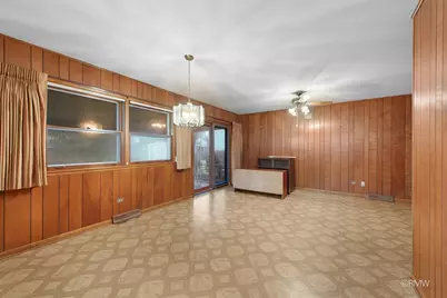 910 S Robert Drive, Mount Prospect, IL 60056 - Photo 8