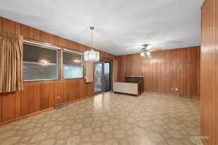 910 S Robert Dr, Mount Prospect, IL 60056 - Photo 8