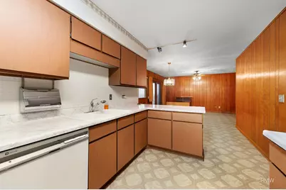 910 S Robert Drive, Mount Prospect, IL 60056 - Photo 12