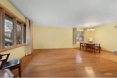 910 S Robert Drive, Mount Prospect, IL 60056 - Photo 4